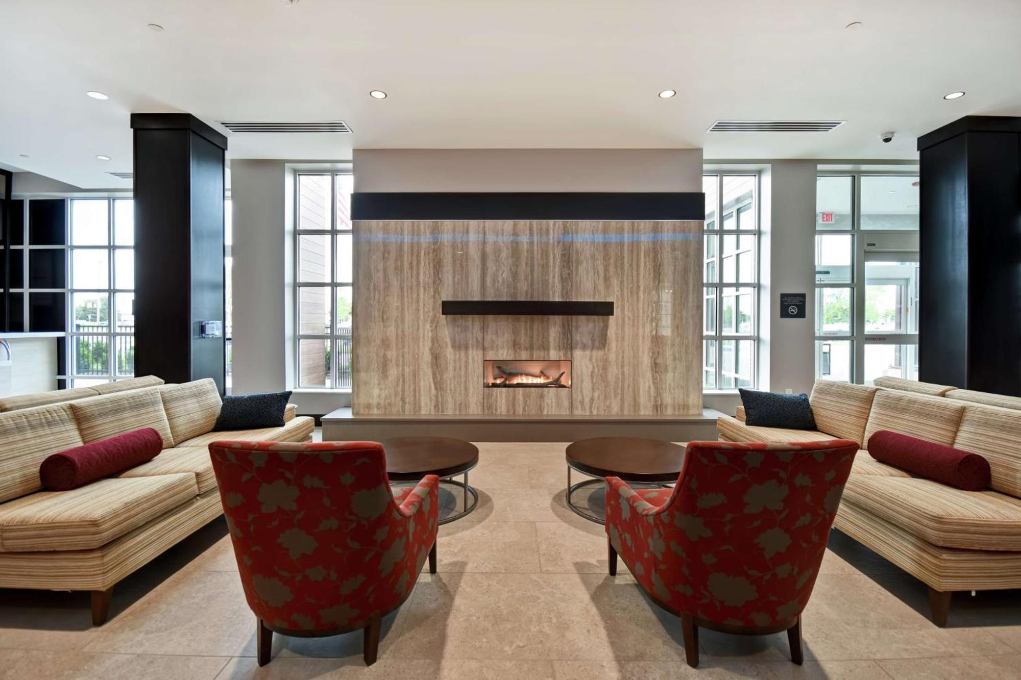 Hilton Garden Inn Lansing West Exteriör bild