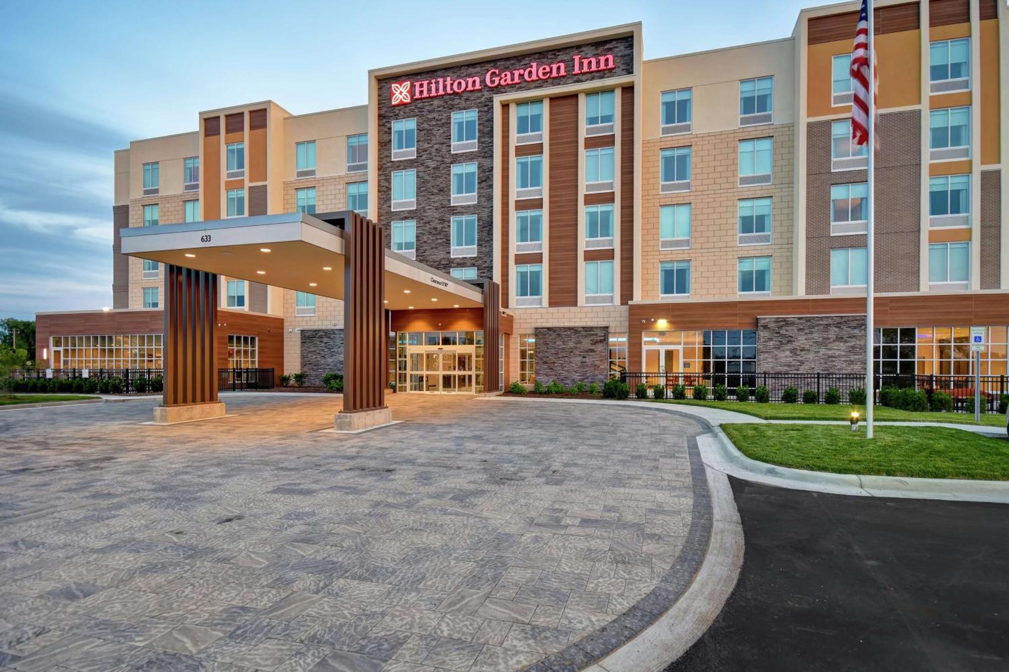 Hilton Garden Inn Lansing West Exteriör bild